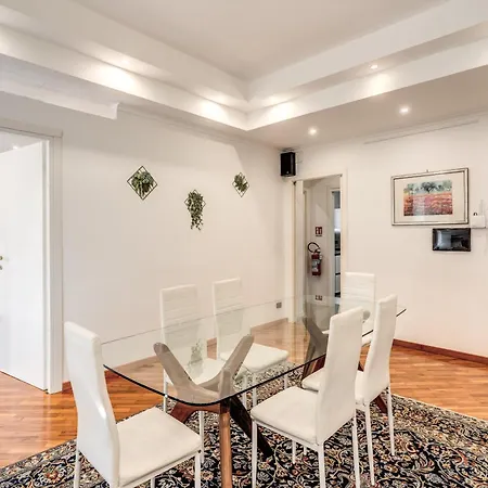 White Vatican Appartement Rome